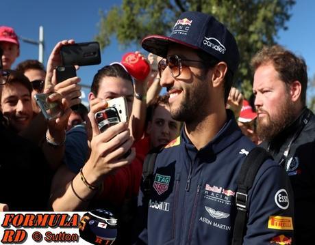 Ricciardo avisa que podría abandonar Red Bull si no lucha por el mundial en 2018