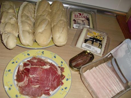 PANINIS CASEROS, CON QUESOS RECORD