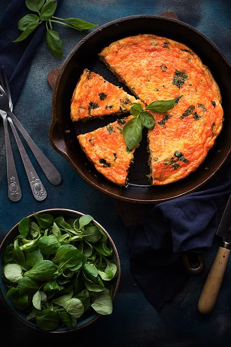 Frittata de chorizo, ajetes y enmental