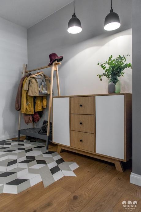 perchero en la entrada