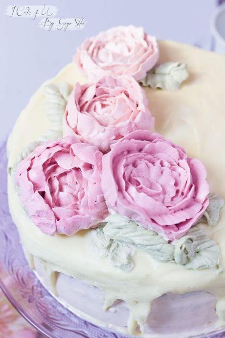 Drip Cake de Fresa con Crema de Merengue Suizo