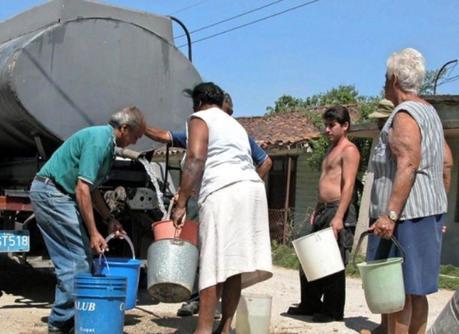 VIDEO: En Cuba darse una ducha, un lujo que pueden permitirse muy pocos