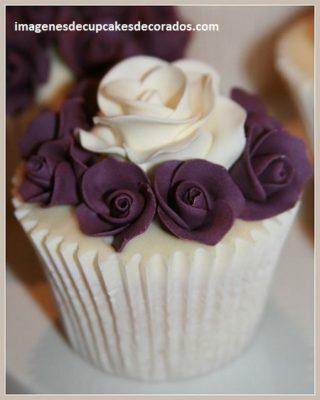 cupcakes de vainilla decorados flores