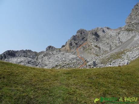 Ruta Torre Bermeja: Camino a la Canal del Bufón