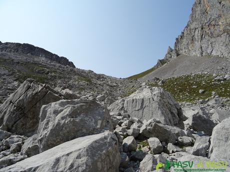 Ruta Torre Bermeja: Camino al Collado Pambuches