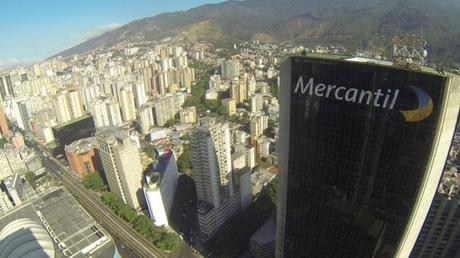 Cómo una empresa de #Venezuela (@MercantilBanco)  compite con #Apple  #Dinero #Comercio