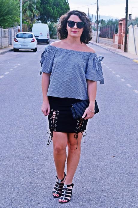 Todo al negro: Falda lace up