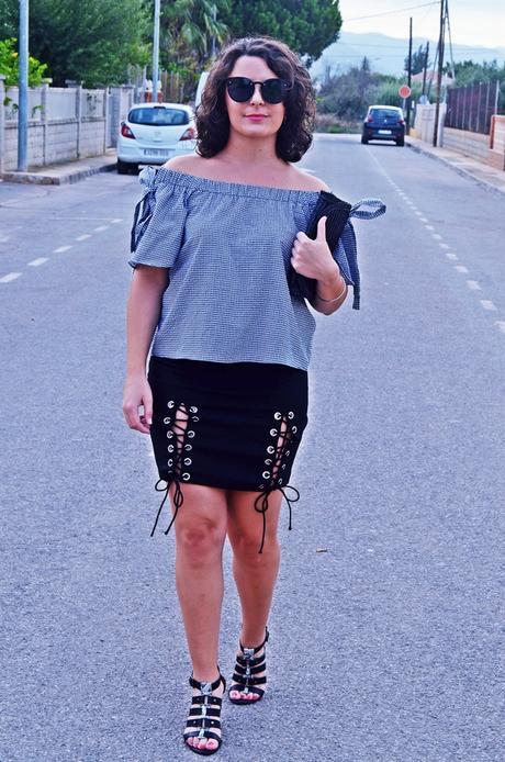 Todo al negro: Falda lace up