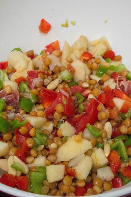 Ensalada de lentejas con pimiento y manzana