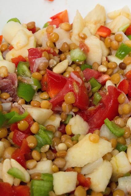 Ensalada de lentejas con pimiento y manzana
