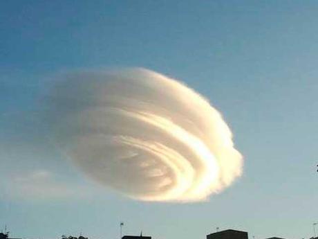 Confusión y espanto por esta nube que parece ser un #Ovni (FOTOS) #Alienigenas #Extraterrestres