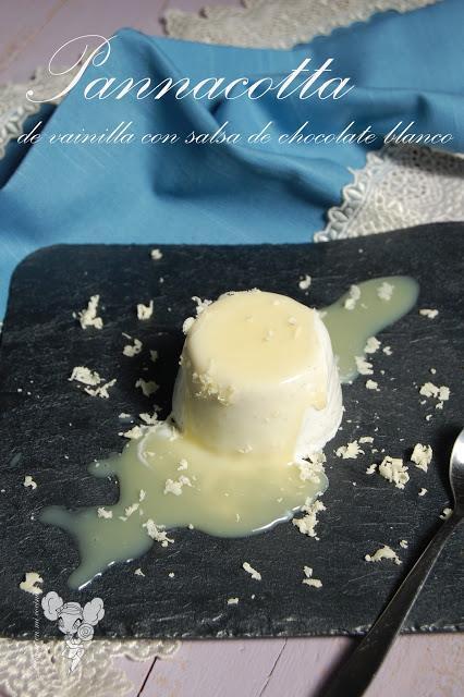 Pannacotta de vainilla con salsa de chocolate blanco