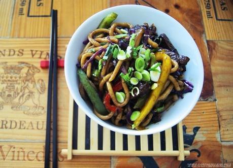 Yaki udon de ternera Yaki udon de ternera