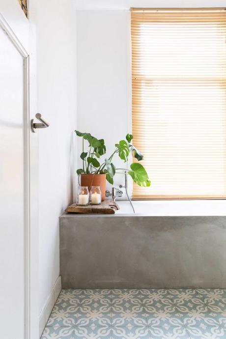 El poder de la madera bañera de cemento