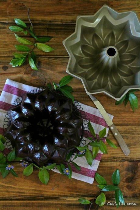 avocado-and-zucchini-bundt-cake, bizcocho-de-calabacín-y-aguacate