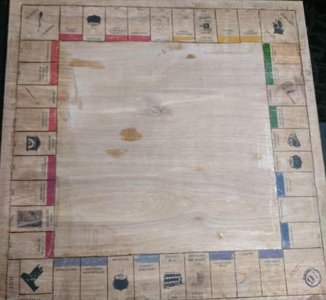 Convirtió una vieja tabla en un juego de película