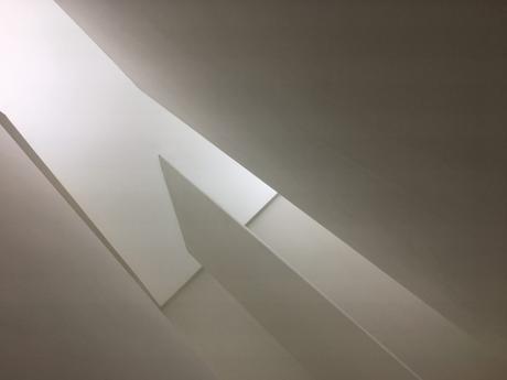 Hangar Bicocca recrea los ambientes espaciales de Lucio Fontana