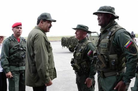 Maduro pide a #militares 