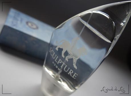 SEPTIEMBRE HUELE A...NIKOS, Sculpture pour Homme