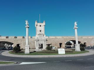 La puerta de tierra de cadiz