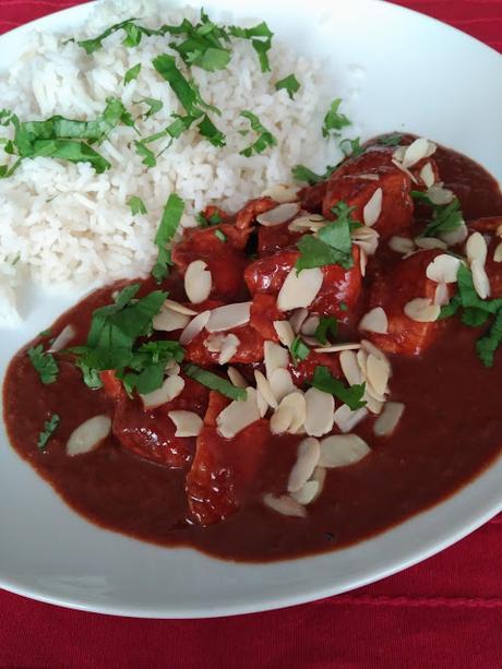 POLLO CON SALSA DE CHOCOLATE PICANTE