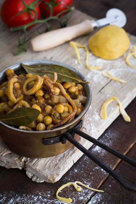 PASTA CON SALSA DE CALAMAR Y GARBANZOS