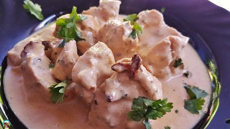 Pollo con salsa de nata y mostaza