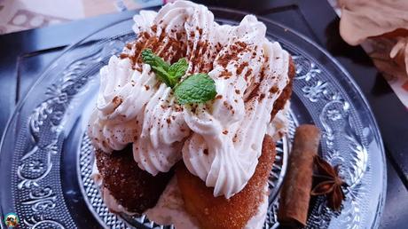 Pastel de buñuelos y nata con ron Pastel de buñuelos y nata con ron