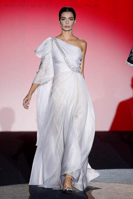 Hannibal Laguna nos vuelve a conquistar con su colección de vestidos de fiesta 2018 