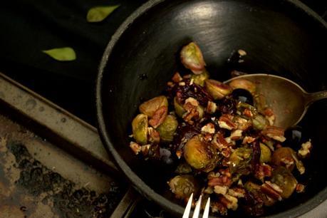 Ensalada templada de coles de Bruselas, uvas y nueces - aprendiendo a comer rico Ensalada templada de coles de Bruselas, uvas y nueces - aprendiendo a comer rico
