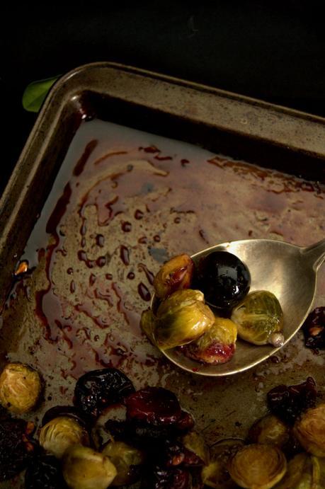 Ensalada templada de coles de Bruselas, uvas y nueces - aprendiendo a comer rico Ensalada templada de coles de Bruselas, uvas y nueces - aprendiendo a comer rico