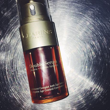 Double Serum de Clarins: 20+1 para las funciones vitales de la piel.