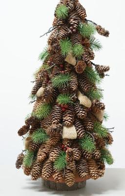 Haz hermosos arbolitos decorativos para esta navidad usando piñas