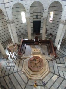 En Pisa, el Baptisterio, el Camposanto