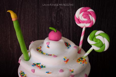 Tarta cupcake gigante- un cumpleaños muy divertido