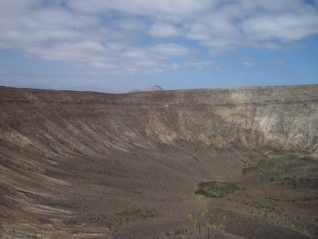 Vista interior del cráter del Caldera Blanca. Fotografía: Manil Raga.