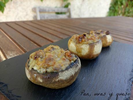 Champiñones rellenos de mozzarella y tomates secos (tradicional o Thermomix) Champiñones rellenos de mozzarella y tomates secos (tradicional o Thermomix)