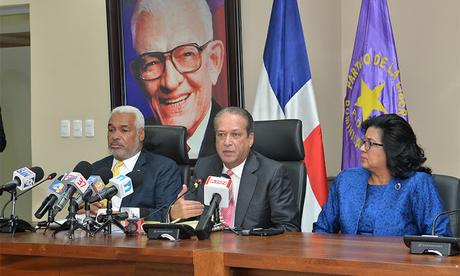 Habría primarias abiertas, si no chocan con la Constitución.