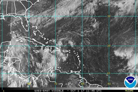 Combinación de onda tropical y vaguada sobre República Dominicana.
