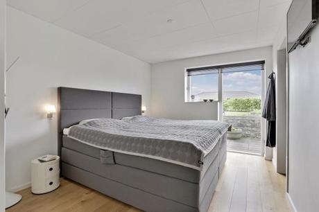 Toque de color en una cocina blanca