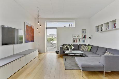 Toque de color en una cocina blanca