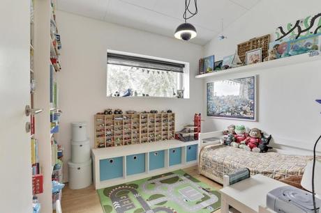 Toque de color en una cocina blanca