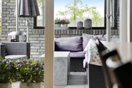 Toque de color en una cocina blanca