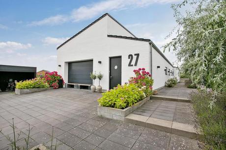 Toque de color en una cocina blanca