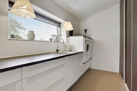 Toque de color en una cocina blanca