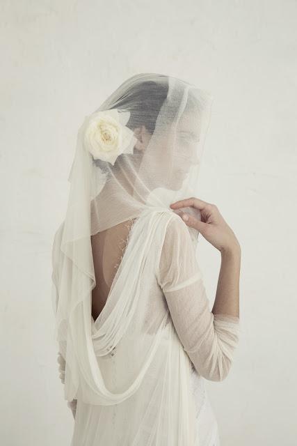 La novia 2018 de Cortana es una mujer hedonista y de espíritu libre sin dejar de ser mediterránea y bohemia