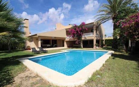 Chalet de lujo en venta en Torrevieja.