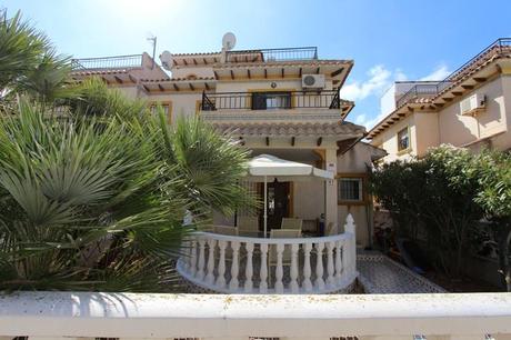 Chalet pareado en venta en Orihuela Costa.