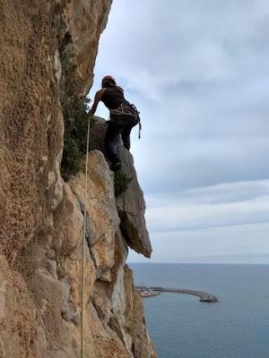 Via Chani a la Falconera (130mt, V )Garraf