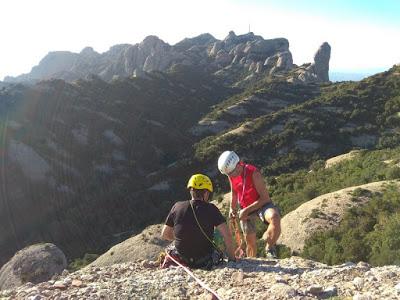 Via de la Cabra a la Panxa del Bisbe (165 mt 6a) Via de la Cabra a la Panxa del Bisbe (165 mt 6a)
